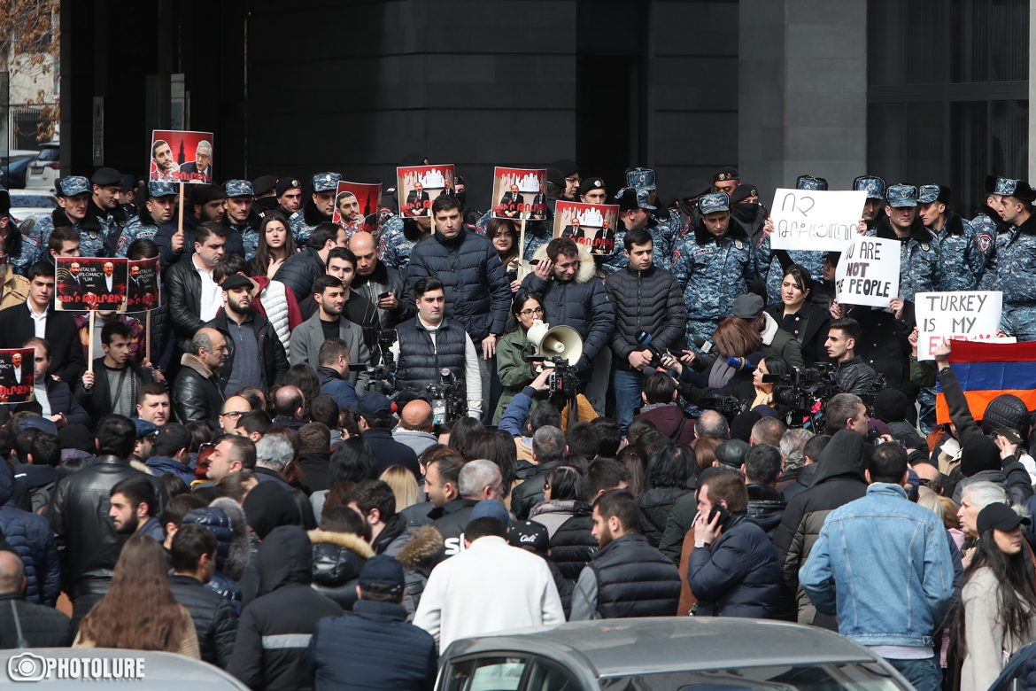 Youth Protest Held at Armenian Foreign Ministry and Government Buildings