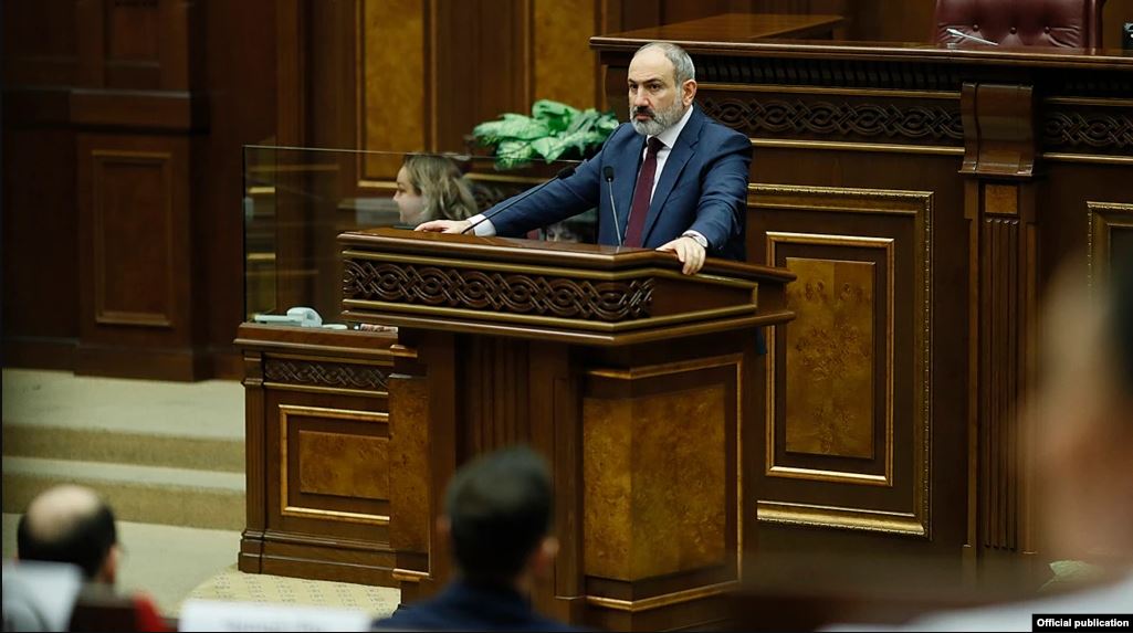 Pashinyan tries to defend his concessions to Azerbaijan