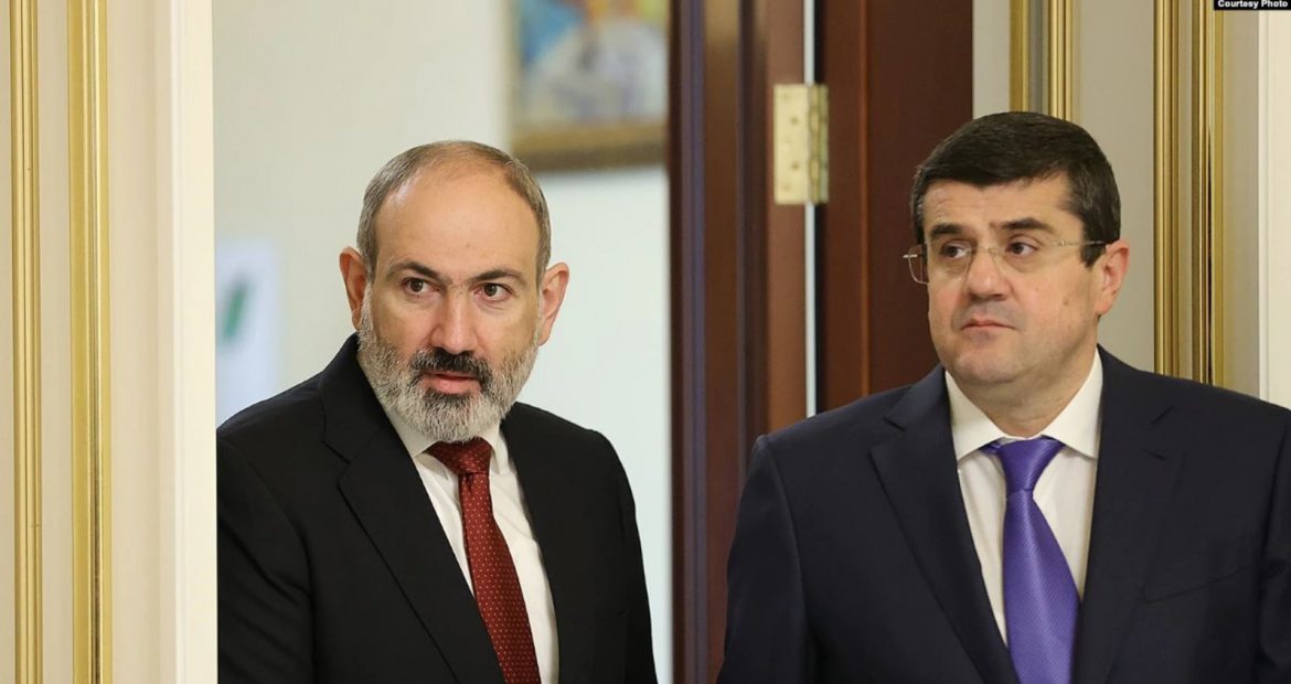 Pashinyan Meets Artsakh Leaders, Defends ‘Peace Agenda’