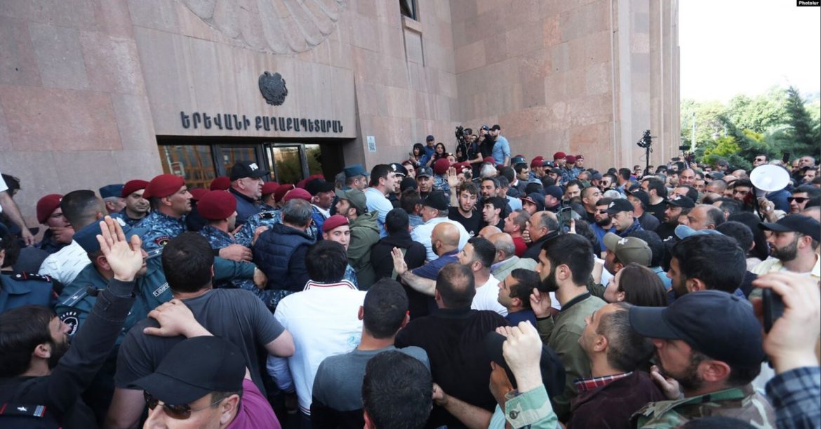 Yerevan City Hall Blocked by Demonstrators