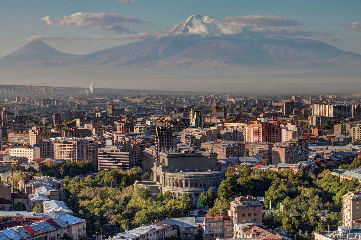 Following War, Russian Jews Congregate in Yerevan