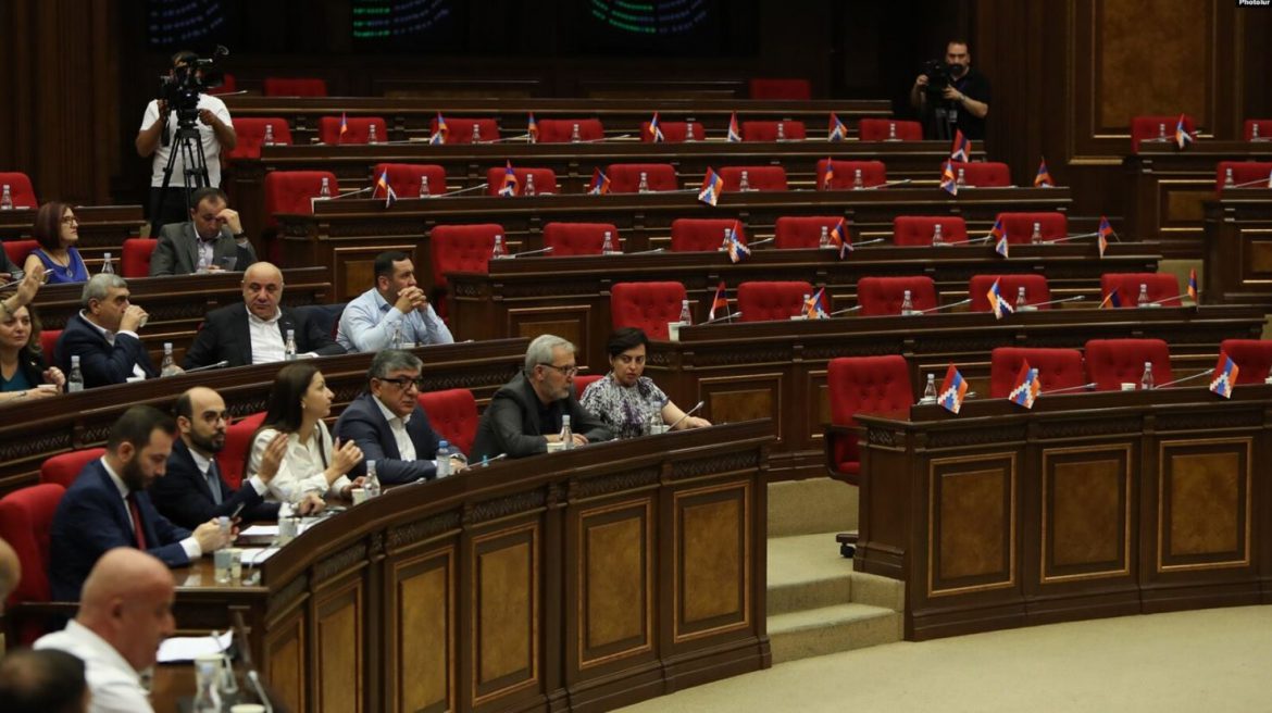 Armenian Opposition Leaders Stripped Of Parliament Posts