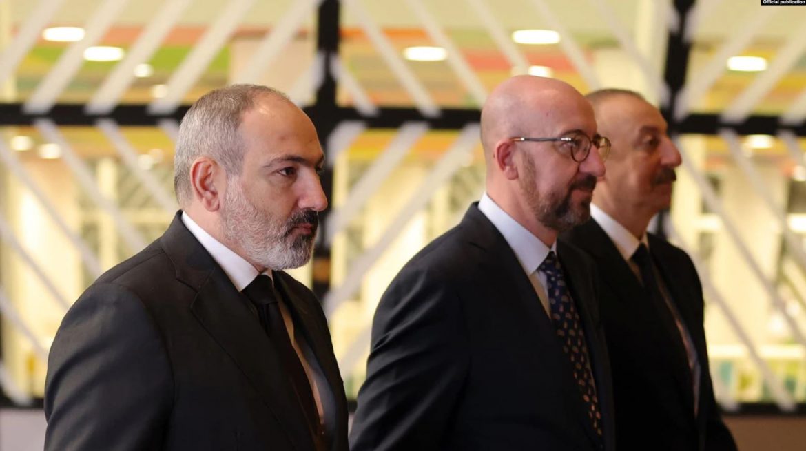 Pashinyan Travels to Brussels Ahead of Aliyev Meeting