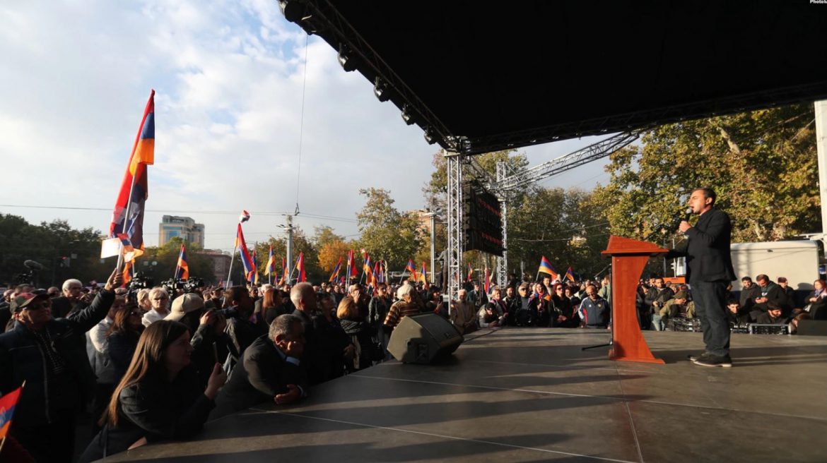 Armenian Opposition Stages Rally In Support of Artsakh