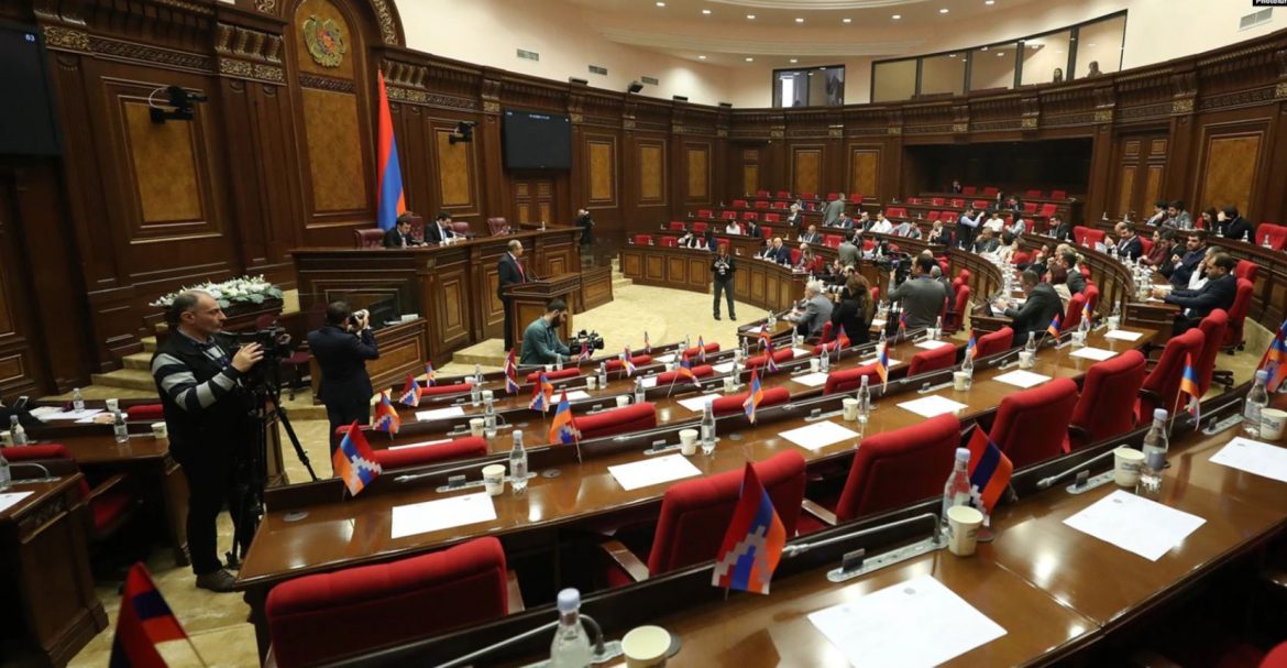 Armenian Government, Opposition Wrangle Over Artsakh Blockade