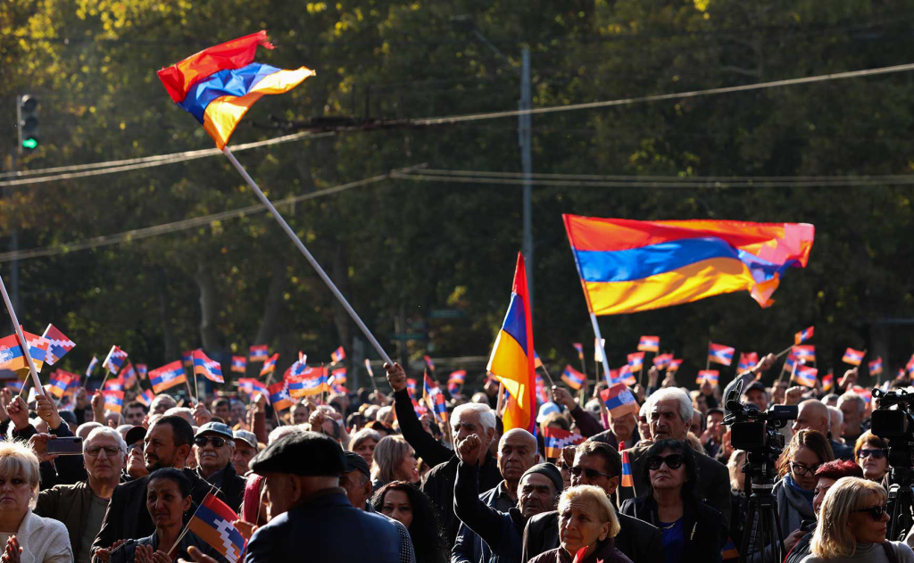 Յույսի ու յուսախաբութեան միջև