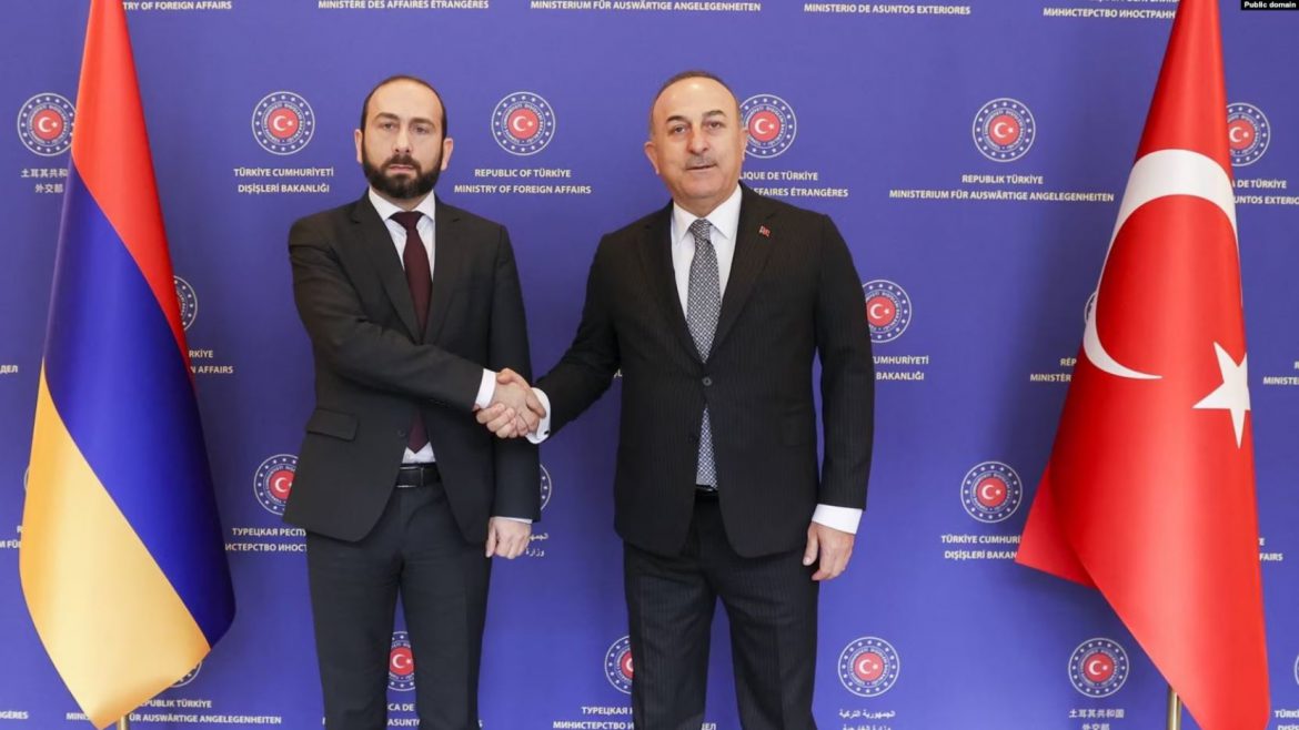 Armenian FM Visits Quake-Hit Turkey