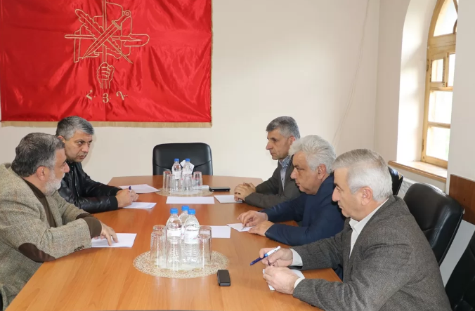 Արցախի ԱԺ ընդդիմադիր կուսակցութիւնների ներկայացուցիչները հանդիպել են Ռուբէն Վարդանեանի հետ