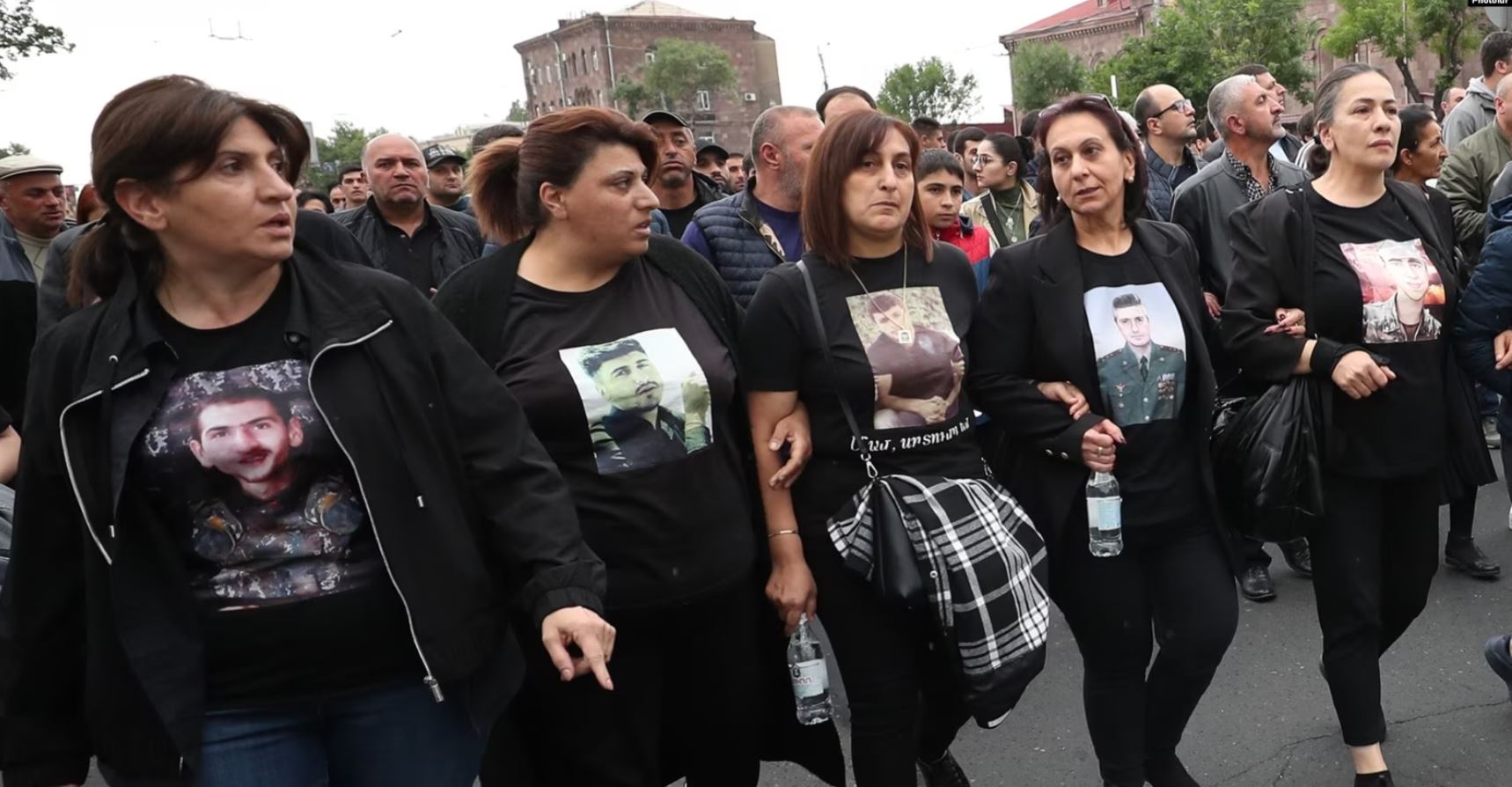 Ереван 26 мая. Мать Армения партия. Карабах правительство. Armenian mother. Mother Armenia