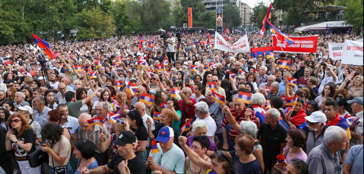 Thousands Rally in Yerevan in Support of Artsakh
