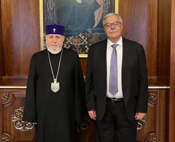 His Holiness Karekin II Receives ARF Bureau Representative