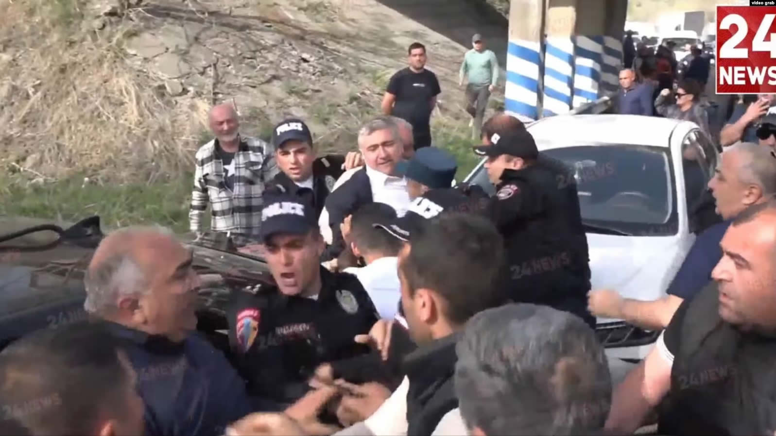 Regime Arrests More Anti-Government Protestors in Armenian