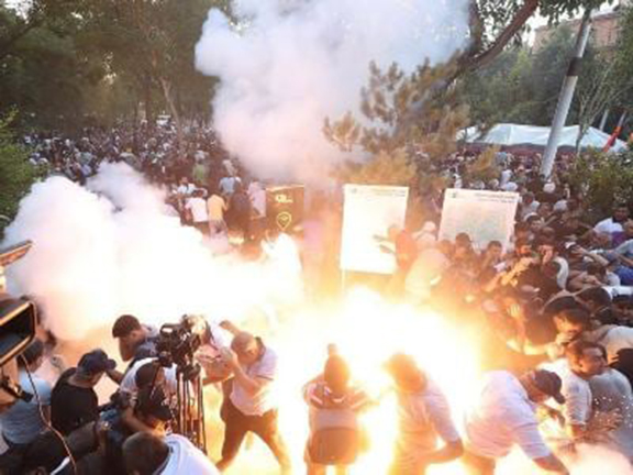 Armenian Media Associations Condemn Police for Injuring Journalists During Yerevan Protests