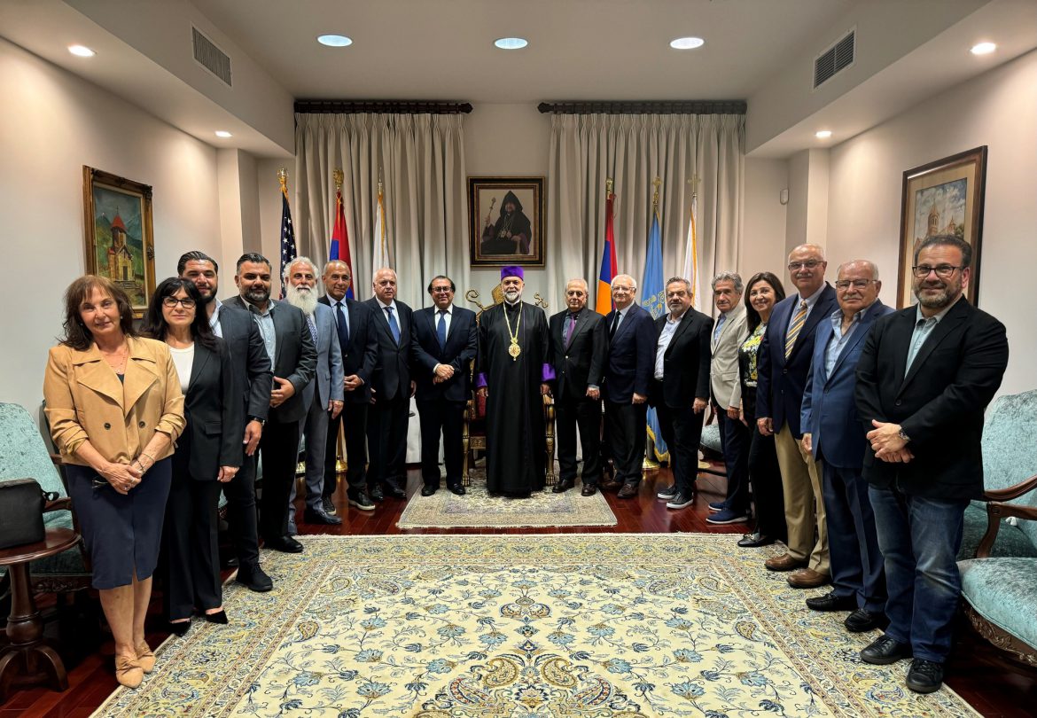 Հ.Յ.Դ. Արեւմտեան շրջանի նորընտիր կեդրոնական կոմիտէի այցելութիանը Առաջնորդ սրբազանին