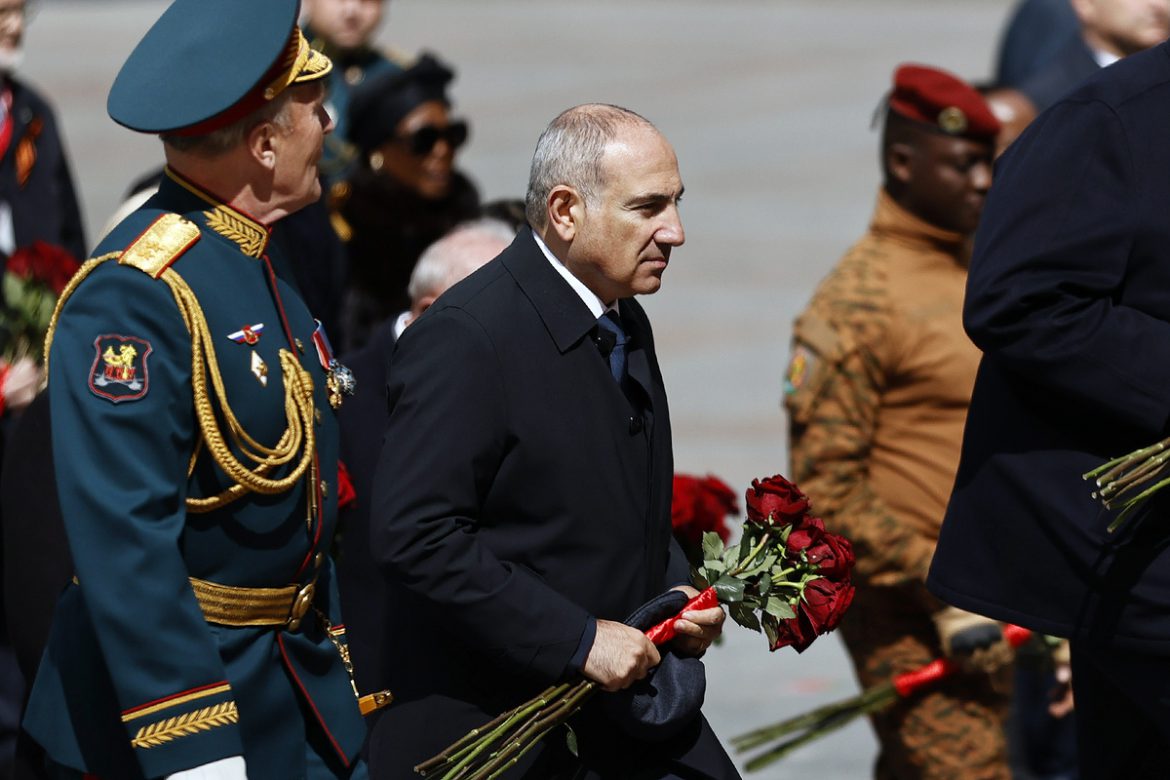Pashinyan Insists on Peace with Azerbaijan Despite Mounting Tensions