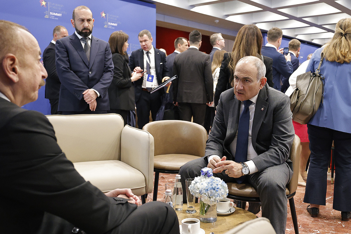 Pashinyan and Aliyev Hold Talks at European Summit in Tirana