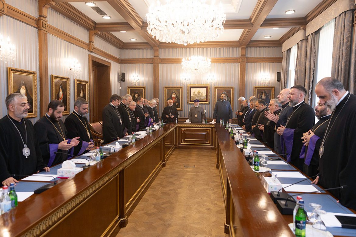 Մայր Աթոռի արձագանքը Փաշինեանի գրառումներին