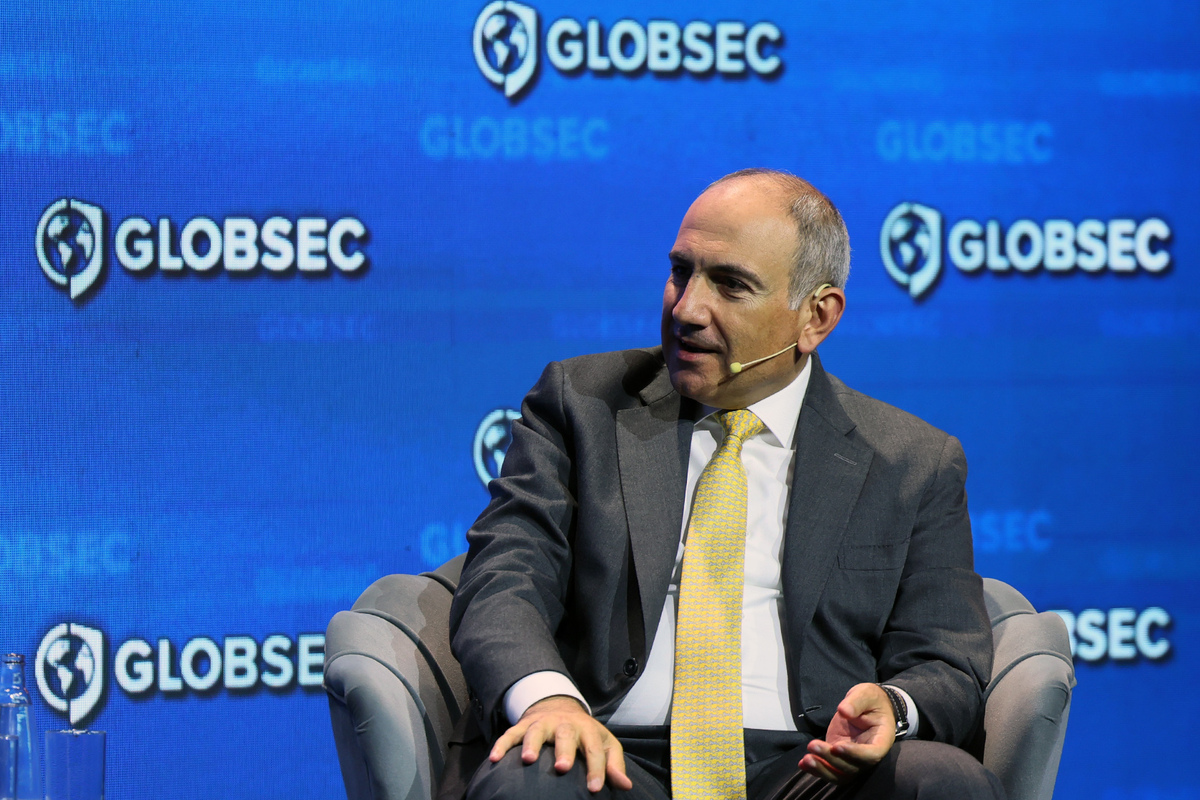 Pashinyan Insists on Keeping Russian Troops While Pushing EU Integration