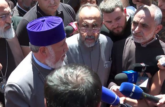 At the Crossroads: Armenians Must Stand with Etchmiadzin