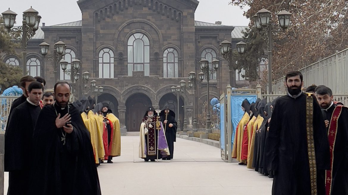 Կարգը հասաւ եկեղեցիին