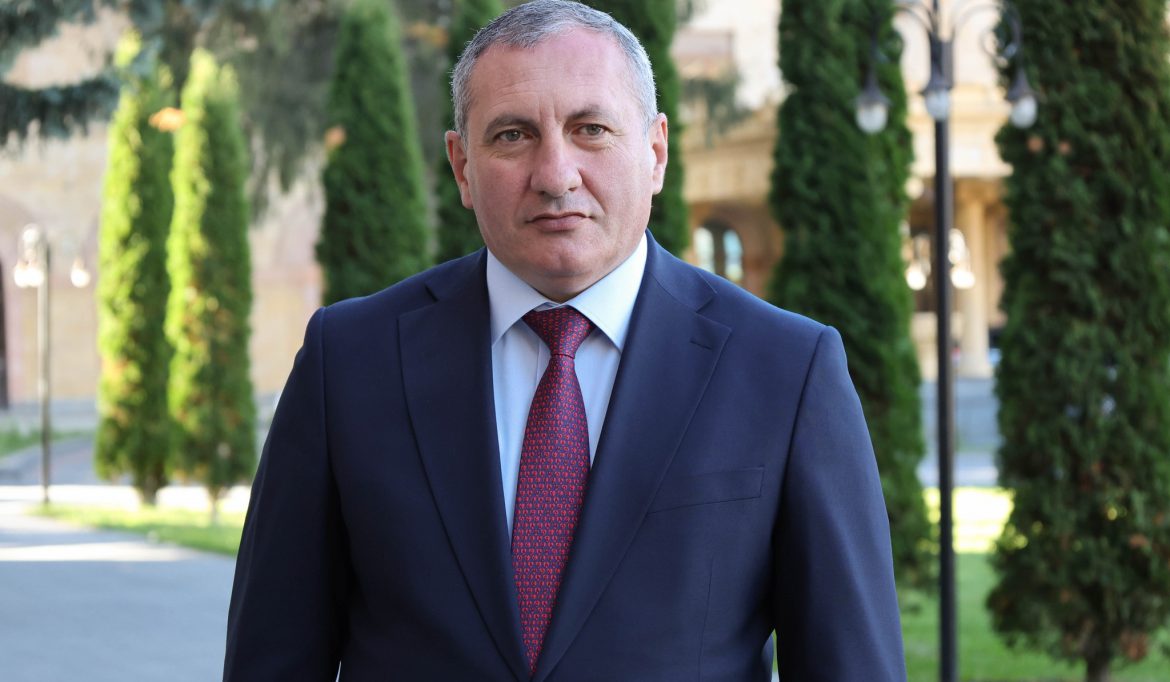 Pashinyan Installs Loyalist as New Police Chief Amid Growing Concerns Over Law Enforcement Integrity