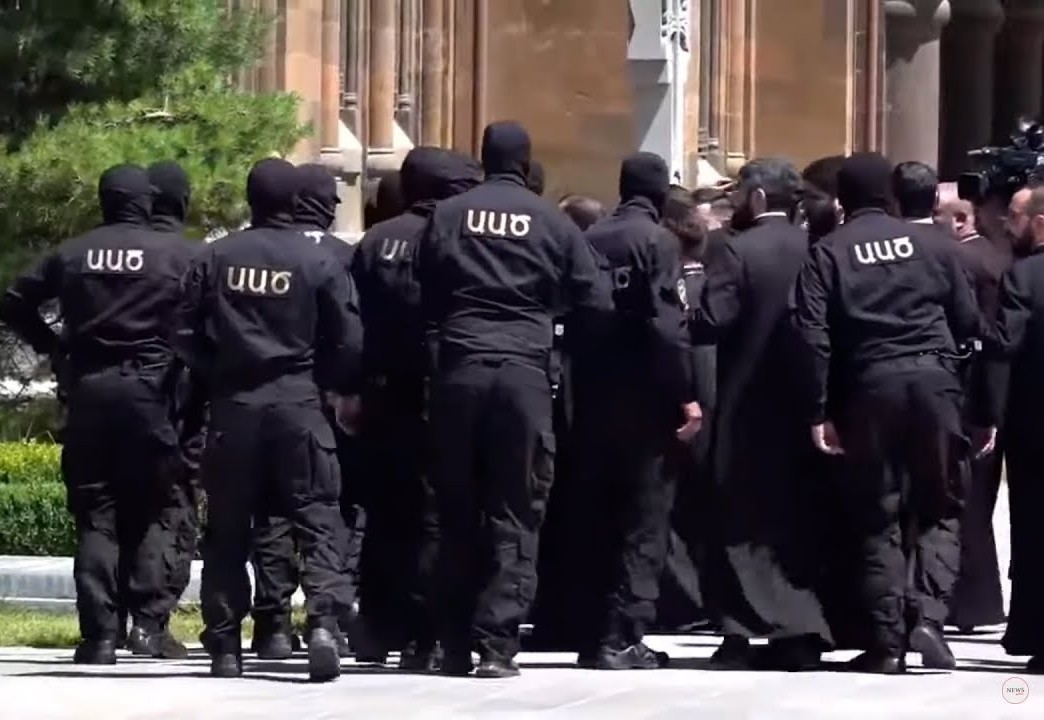 Թուրքին ձեռքերը Էջմիածին հասան