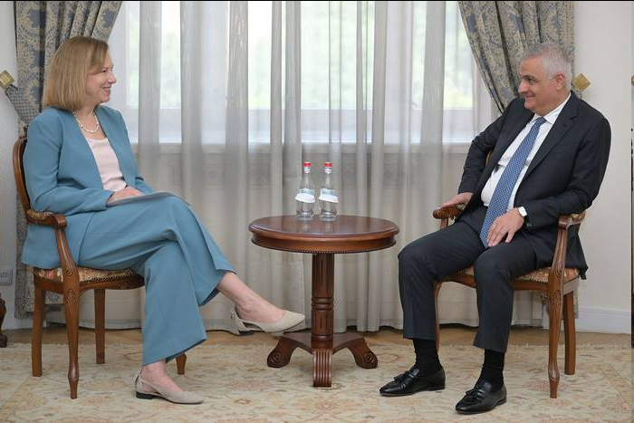 Grigoryan Meets U.S. Envoy as Corridor Lease Proposal Advances Quietly