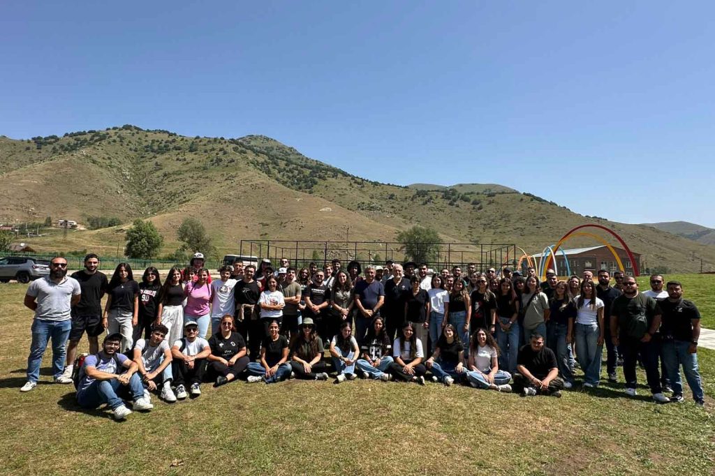 74 ԼԵՄ-ականներու մասնակցութիւնը ՀՅԴ երիտ-ուսանողական բանակումին