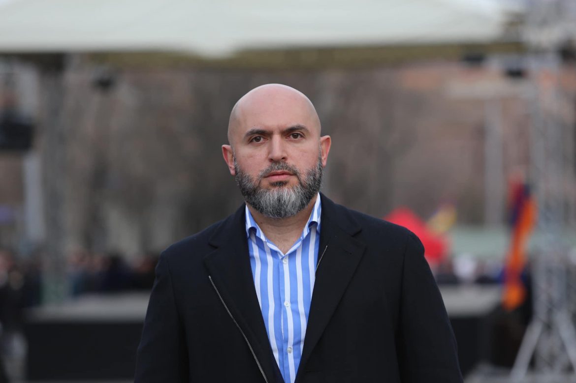 Արմէն Աշոտեանը՝ ՀՅԴ-ի հանդէպ բռնաճնշումների մասին. «Եփրեմ պապս բակի թթենիները էտելիս դաշնակցական երգեր էր երգում»
