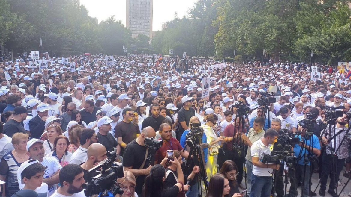 Mass Protest Demands Release of Samvel Karapetyan as Tensions with Pashinyan Deepen