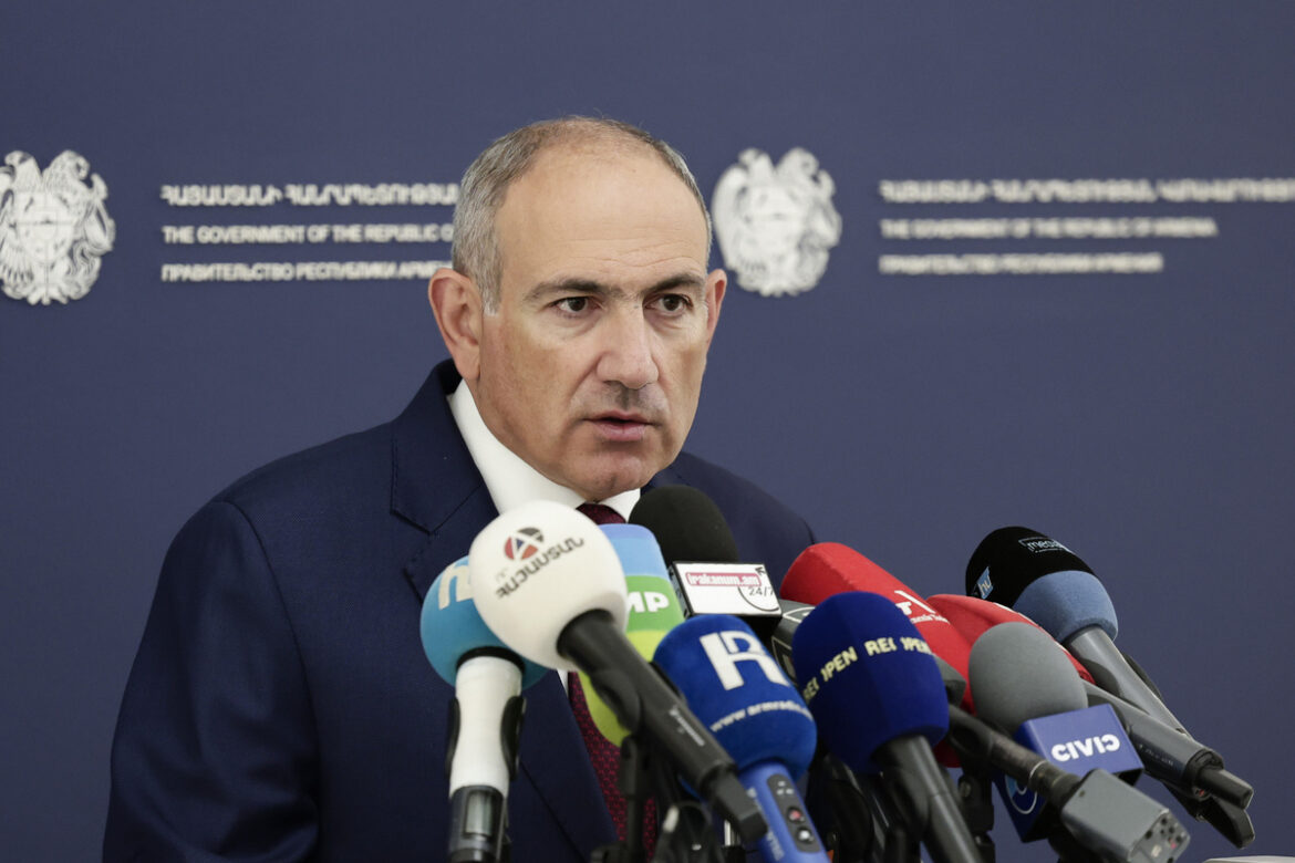 Pashinyan Reaffirms Plans for New Constitution Amid Azerbaijani Demands