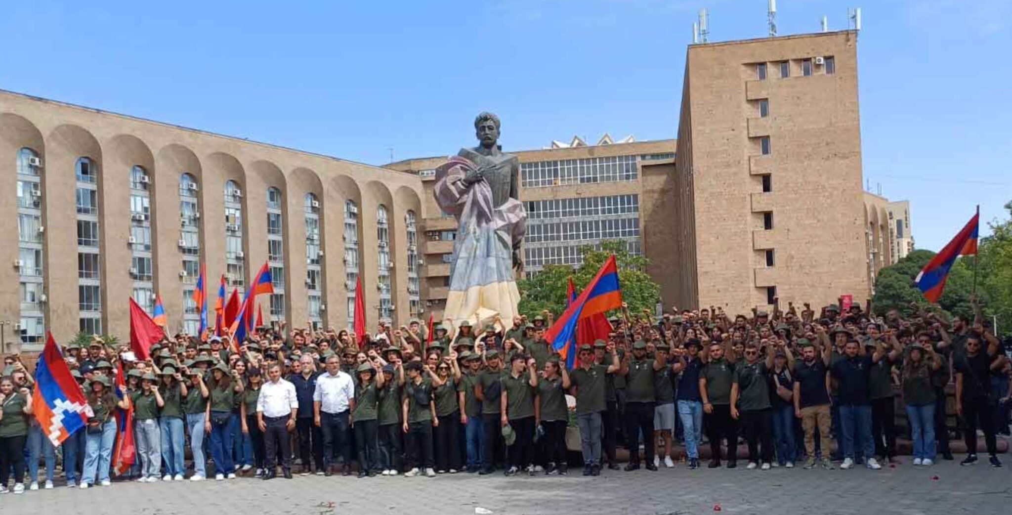 Դաշնակցական երիտասարդներու տպաւորութիւնները` ՀՅԴ 12-րդ համահայկական բանակումին մասին