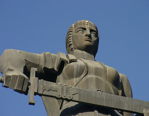 Հայու շահը և իրաւը