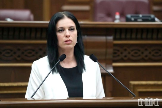 «Հայաստան» խմբակցութեան պատգամաւոր Արեգնազ Մանուկեանը վայր է դնում մանդատը