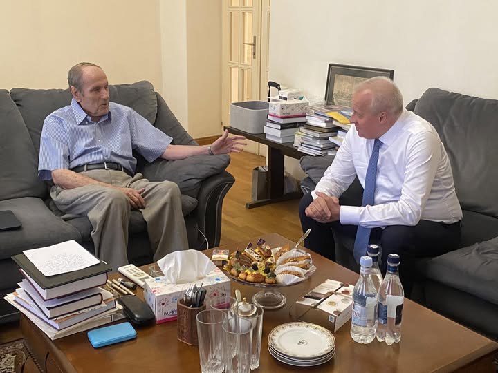 Ter-Petrosyan Urges Continued Russian Presence in South Caucasus