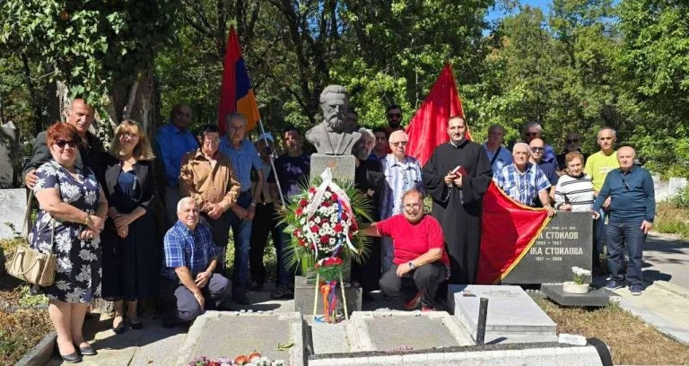 Այցելութիւն Հ.Յ.Դ. հիմնադիր՝ Քրիստափոր Միքայէլեանի շիրիմին