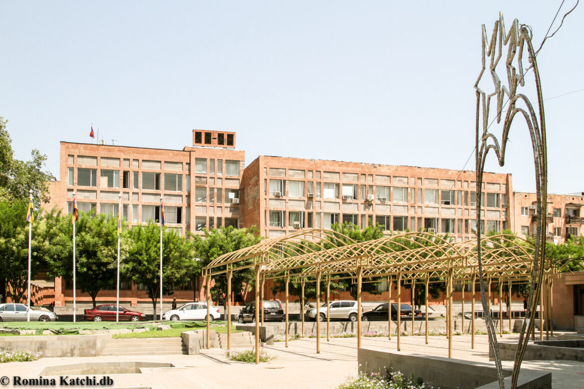 Election Watchdogs Accuse Ruling Party of Voter Bribery in Vagharshapat