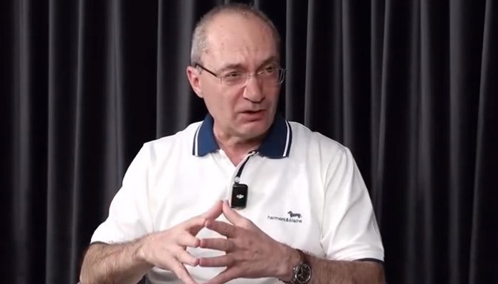 Պարզ է, թէ ինչու են Անկարան եւ Բաքուն այդքան տենչում Հայոց եկեղեցու կազմաքանդումը. Արմէն Այուազեան