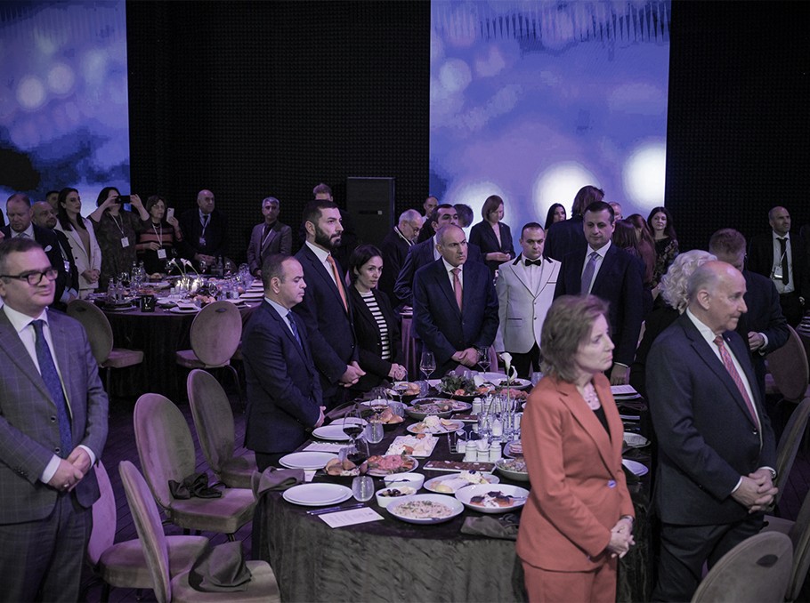 Հայաստանի Աղօթքի նախաճաշի հակառակ կողմը