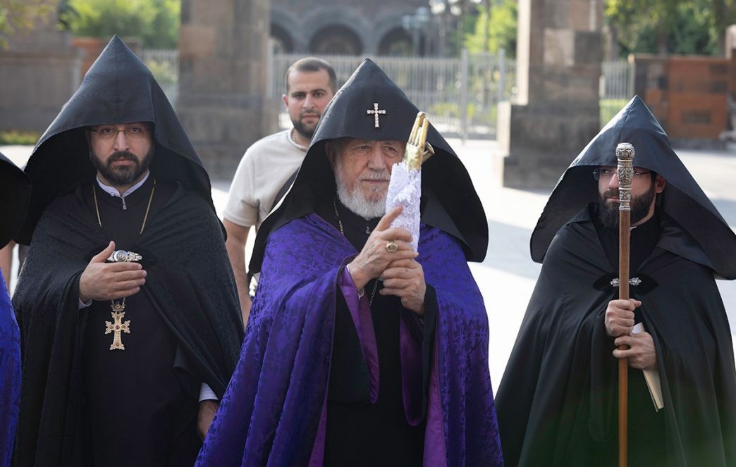 Բարձրաստիճան հոգեւորականները հակաքայլեր են ձեռնարկում իշխանութեան քայլերի դէմ