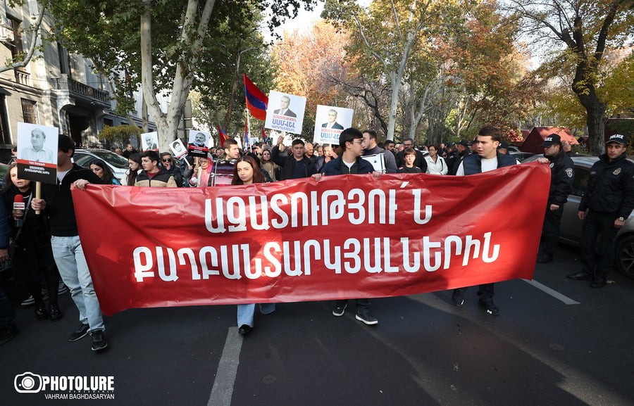 «Ազատութիւ՛ն բոլոր քաղբանտարկեալներին». համահաւաք գլխաւոր դատախազութեան առջեւ