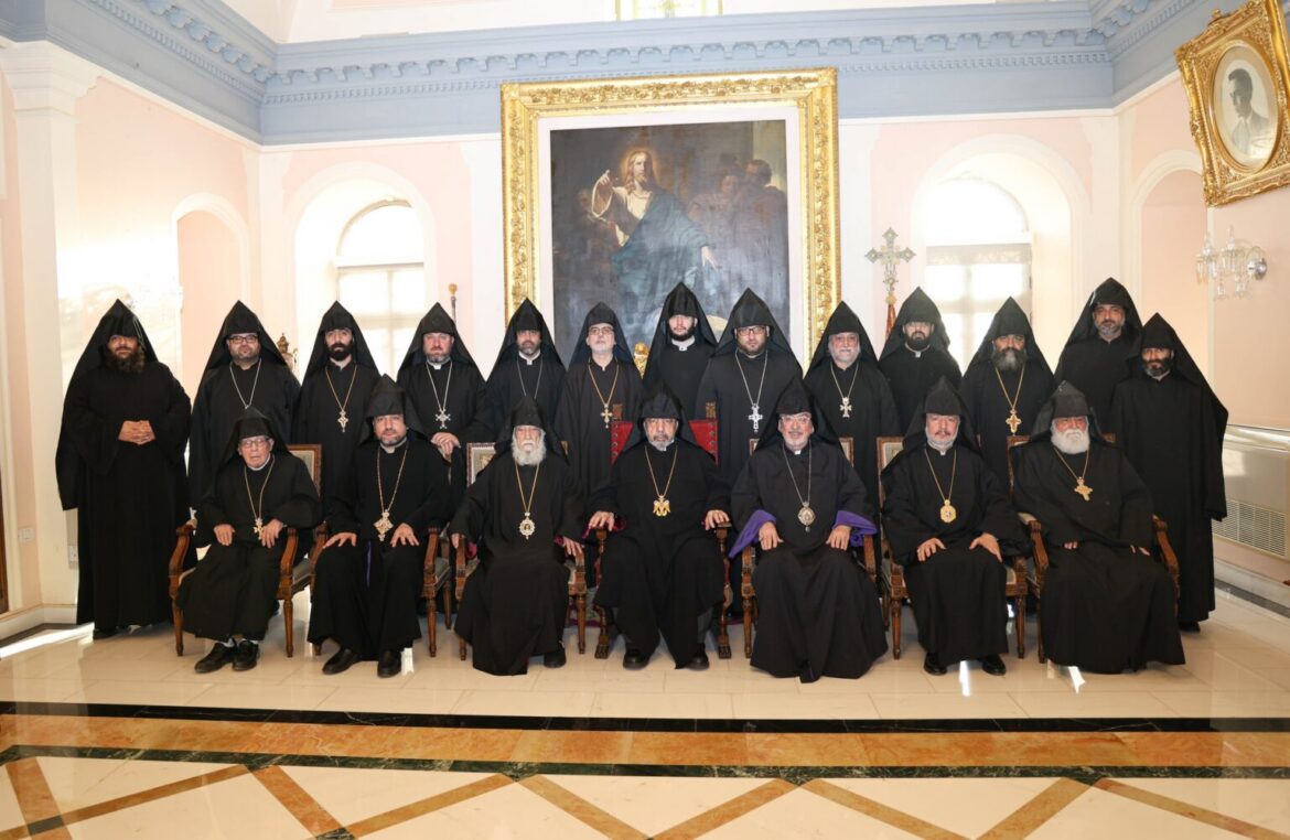 Երուսաղեմի Միաբանական Ընդհանուր ժողովը իր լիակատար աջակցութիւնն ու անսակարկ նուիրումը կը յայտնէ Մայր Աթոռ Սուրբ Էջմիածնին և Ամենայն Հայոց Հայրապետին