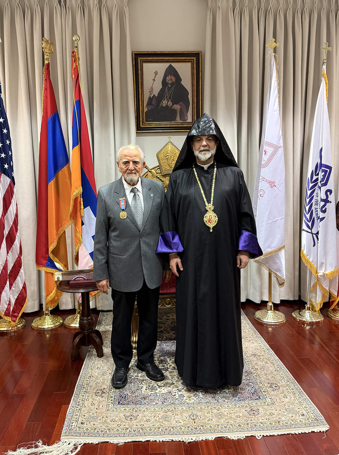 Կիլիկեան Ասպետի շքանշան յանձնեց Իրանահայ ազգային գործիչ Ալֆրետ Հաւանին 