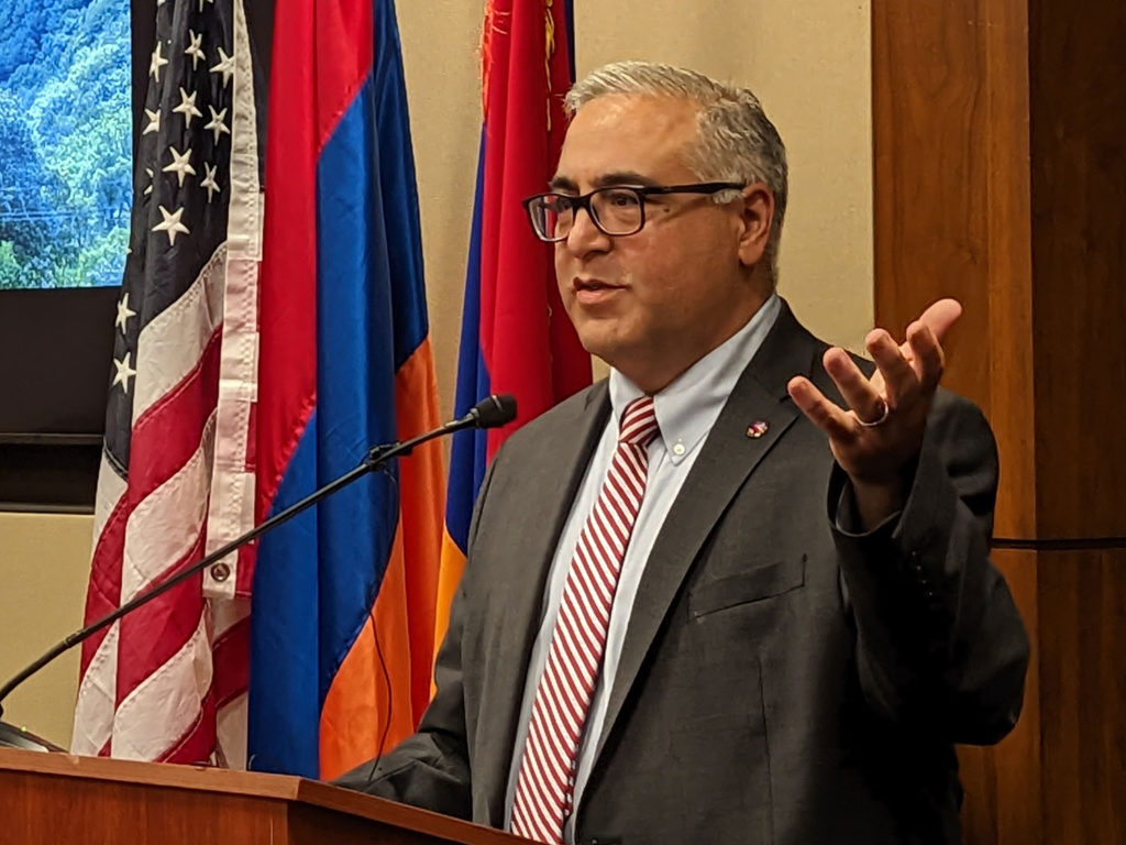 Վտարել Թոմ Բարաքին