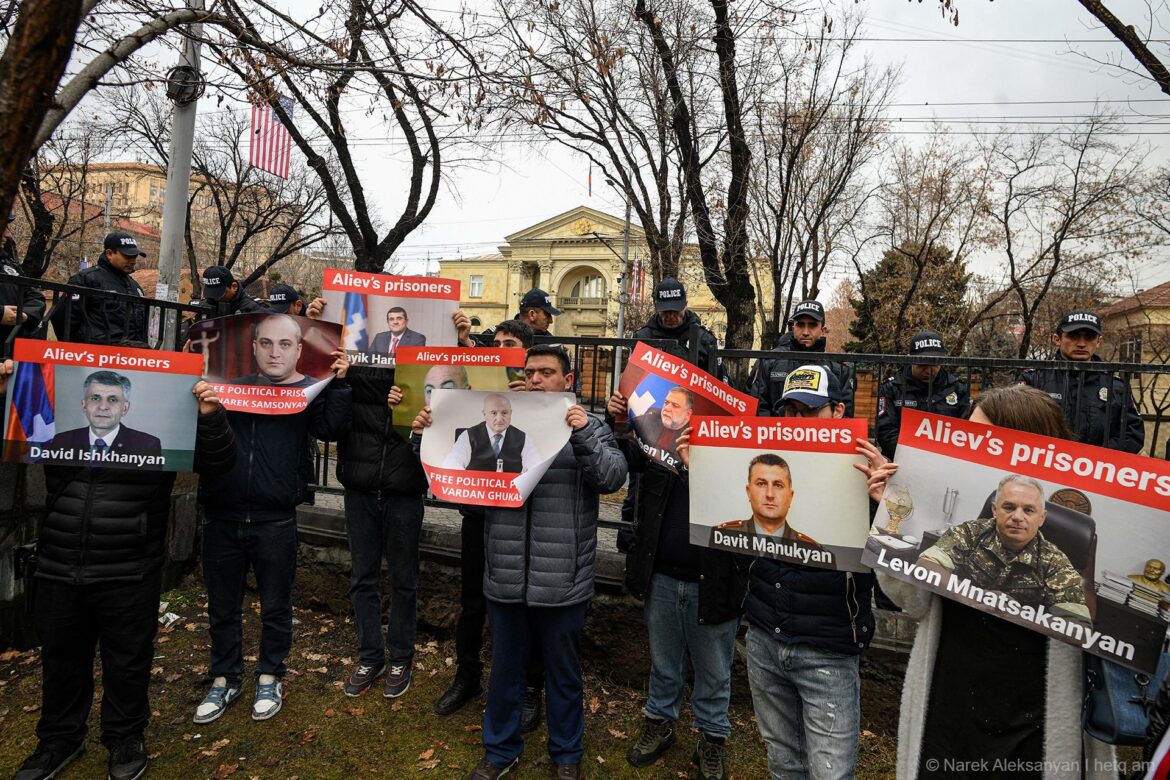 Բաքւում պահուող հայ գերիների ազատ արձակման պահանջով ակցիաներ ԱՄՆ փոխնախագահ Ջեյ Դի Վենսի այցի ժամանակ (լուսանկարներ)