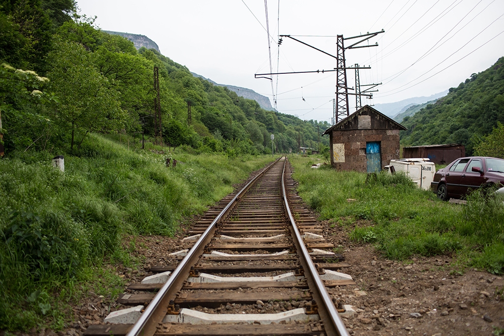 Pashinyan Signals Caution on Ending Russian Railway Control
