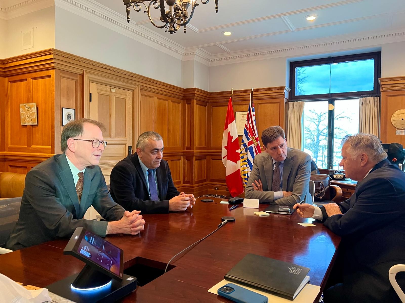 Հ.Յ.Դ. Բիւրոյի ներկայացուցիչ Արմէն Ռուստամեան հանդիպեցաւ Պրիթիշ Քոլոմպիայի նահանգային վարչապետ Տէյվիտ Էպիի հետ