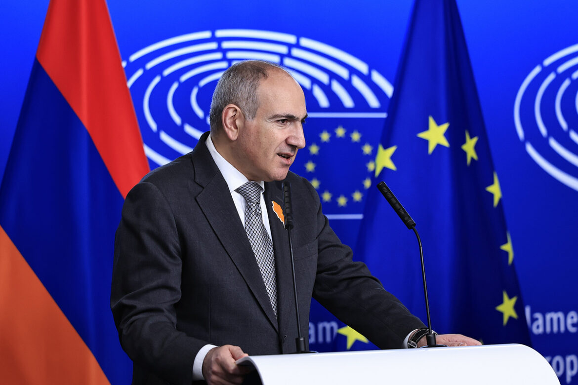 Pashinyan Accuses Church, Opposition of Pushing Armenia Toward New War