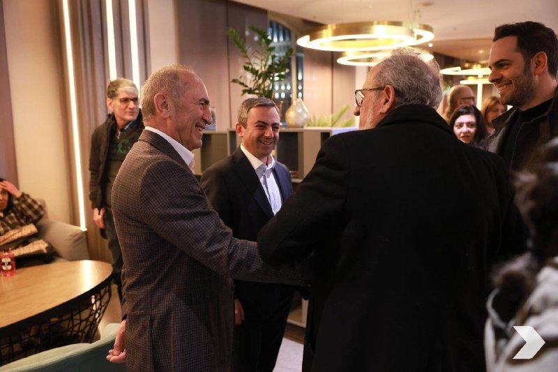 Ռոբերտ Քոչարեանի եւ Իշխան Սաղաթելեանի հանդիպումը՝ հայրենադարձների հետ