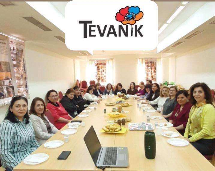 «Թեւանիկ» բարեգործական խումբը Սուրբ Զատկի տօնի առթիւ հանդիպում է կազմակերպել Արցախի Հայ Օգնութեան Միութեան ընկերուհիների հետ